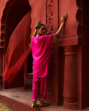 Load image into Gallery viewer, Pink Short Kaftan &amp; Salwar
