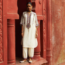 Load image into Gallery viewer, Ivory Long Kaftan Kurta &amp; T Pants (multi thread)
