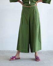 Load image into Gallery viewer, Green Pleated Pants
